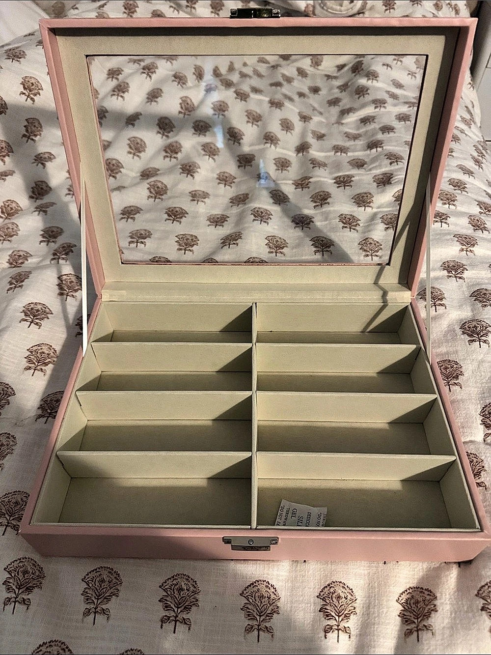 Pink sunglasses Organizer